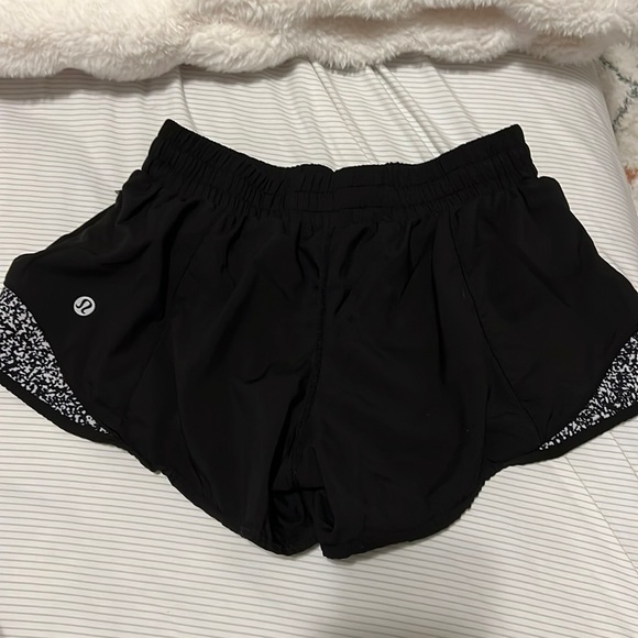 Lululemon shorts 2.5 - Picture 1 of 5